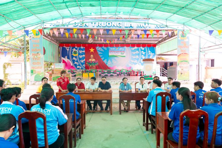 Cựu sinh viên HUTECH tiếp sức chiến sĩ Mùa hè xanh 2025 tại mặt trận Đồng Tháp 96