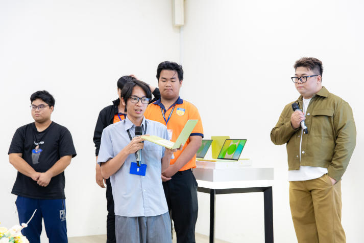 IT-ers HUTECH cùng Gà Tổng “test” MacBook Neo, khám phá công nghệ cho học tập và sáng tạo 91