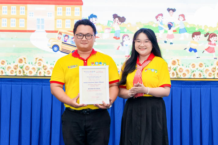 Khi mùa xuân được sẻ chia: Tuổi trẻ Khoa Tài chính - Thương mại mang Tết đến với thiếu nhi khó khăn 104