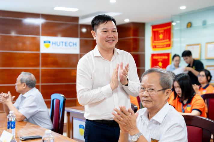 HUTECH trao học bổng “Dám ước mơ - Chạm thành công”, tiếp sức sinh viên vươn lên năm học 2025-2026 29