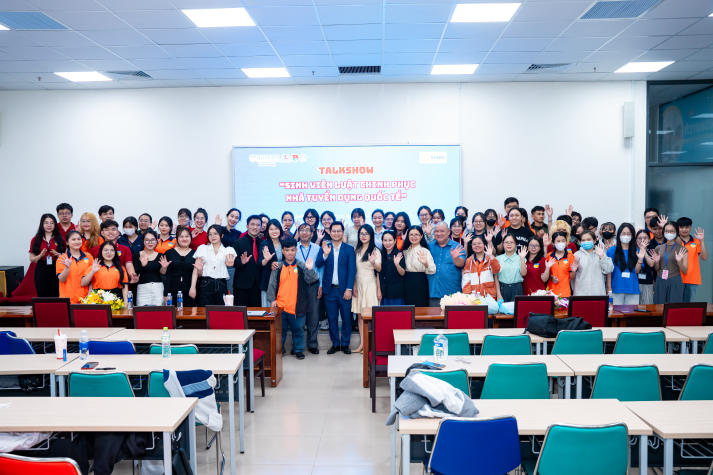 “Unlock” cơ hội việc làm quốc tế, sinh viên Khoa Luật tự tin chinh phục nhà tuyển dụng 135