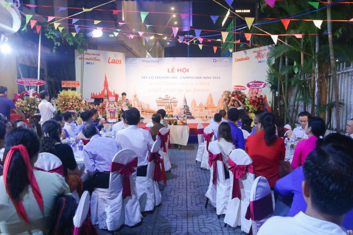 Students mingle in the joyful and warm atmosphere at "Laos and Cambodia Traditional New Year Festival 2023." 47