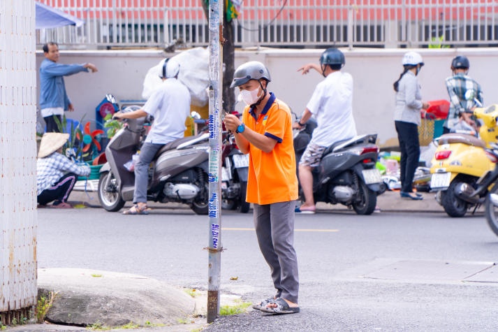 Đoàn Thanh niên HUTECH tổ chức hoạt động tình nguyện xoá gỡ quảng cáo tín dụng đen, trái quy định 41