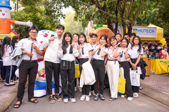 Tư vấn mùa thi năm 2025 tại Đồng Nai: HUTECH giải đáp “tất tần tật” thắc mắc ngành nghề, học phí, học bổng cho teen 2k7 19
