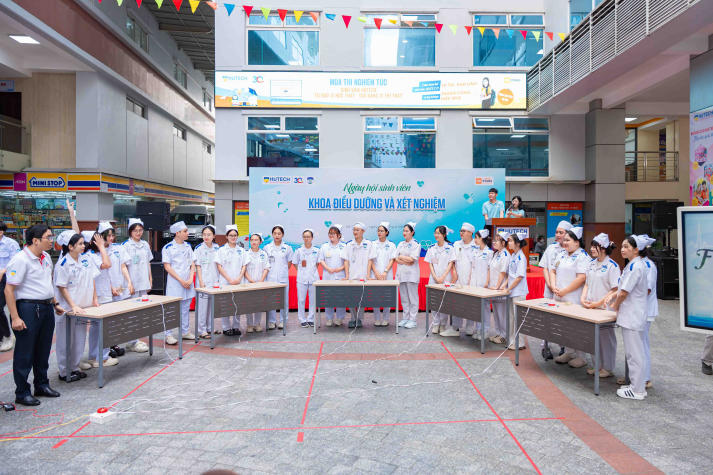 [Video] Sinh viên Khoa Điều dưỡng và Xét nghiệm rèn kỹ năng qua các hoạt động thực chiến 14