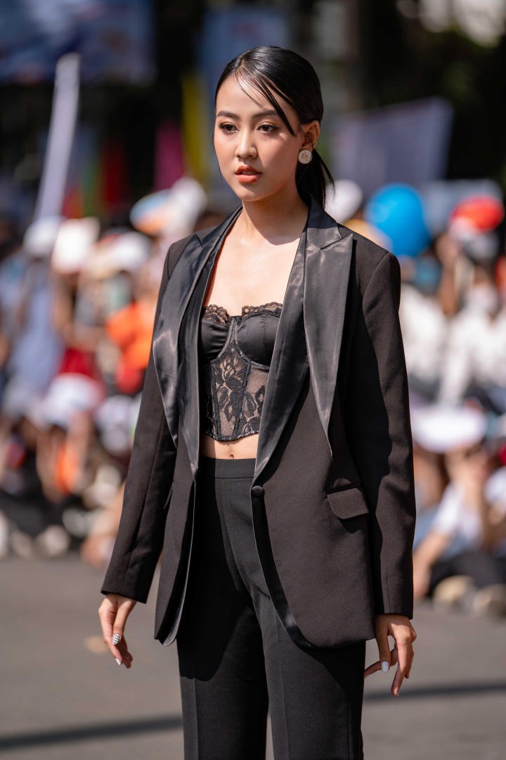 Top 20 Miss HUTECH 2023 tự tin thể hiện cá tính trong phần thi Trang phục thời trang 41