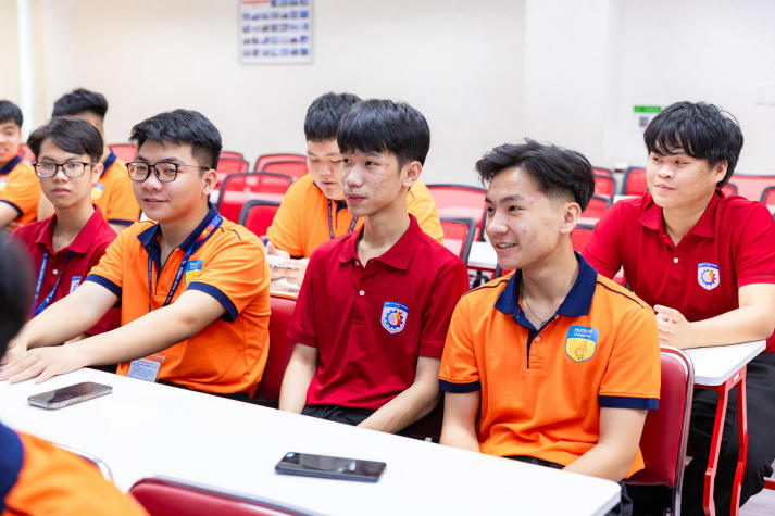 Sinh viên Viện Kỹ thuật tiếp cận quy trình sản xuất và công nghệ vi sinh tại Nhà máy Yakult Việt Nam 72