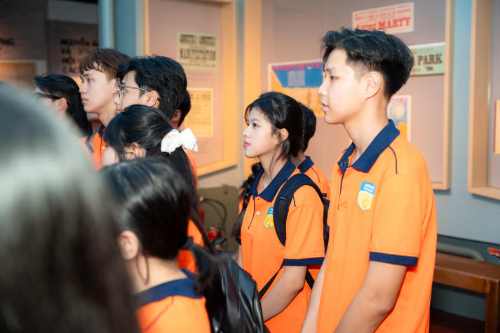 [Ảnh] Sinh viên Khoa Marketing - Kinh doanh quốc khám phá lịch sử, bồi đắp lý tưởng sống trên hành trình về nguồn 38