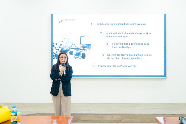 ​Fullstack đến Cloud & DevOps: Giải mã lộ trình nghề nghiệp thời AI cho sinh viên Công nghệ thông tin 25