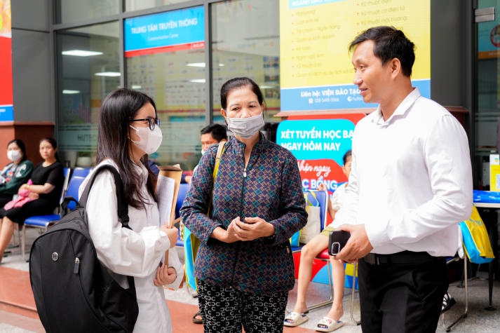 [Video] Cần hỗ trợ về ký túc xá, nhà trọ, tân sinh viên HUTECH làm gì? 42