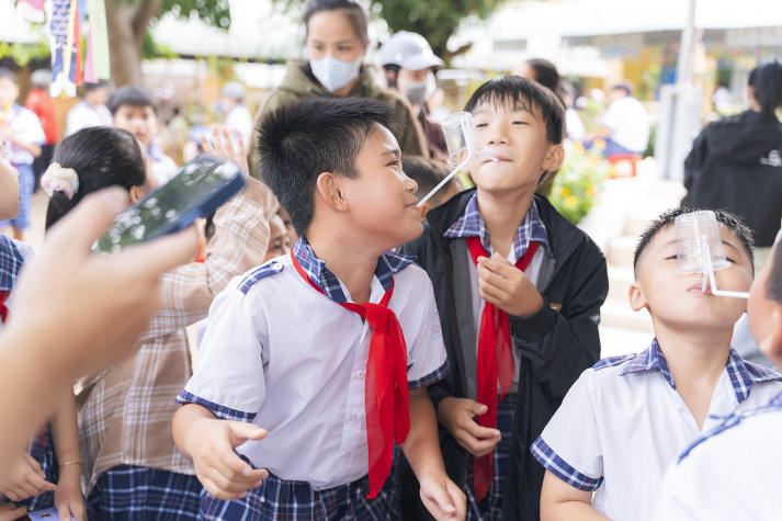 Chi bộ 17 mang “Trung thu cho em” ấm áp đến với thiếu nhi ở tỉnh Vĩnh Long 80