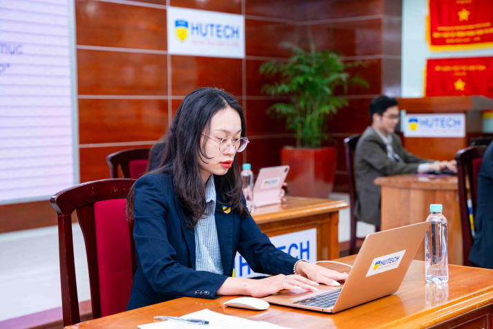 Sinh viên HUTECH săn việc làm hè tại tại HUTECH Summer Job Fair 2025 52