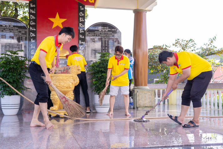 Gieo mầm xuân nhân ái từ những hành động đẹp của sinh viên Khoa Thú y HUTECH 78