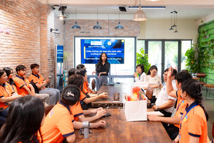 Sinh viên VKIT trải nghiệm không gian sáng tạo, học hỏi chiến lược marketing tại Tmark 32