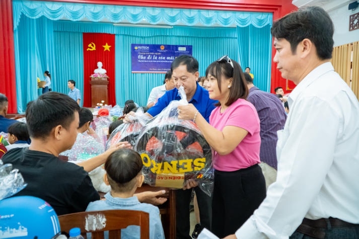 HUTECH viết tiếp hành trình thiện nguyện “Cho đi là còn mãi” tại tỉnh Tiền Giang 148