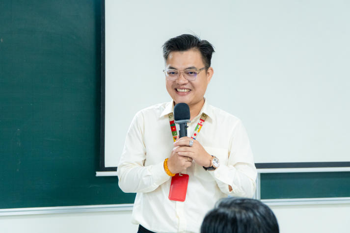 Những chia sẻ thực chiến từ tiền bối trở thành nguồn cảm hứng cho sinh viên Khoa Tiếng Anh 20