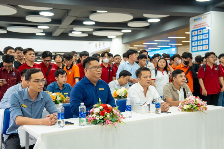 [Video] Hơn 100 đội thi tranh tài tại "đường đua tốc độ" Racing HUTECH lần VII 482