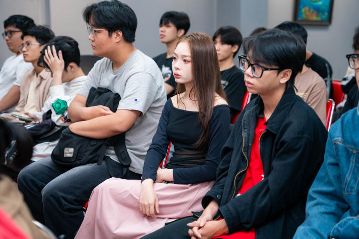 Sinh viên Thiết kế đồ họa HUTECH tích lũy kỹ năng nghề minh họa từ chuyên gia ngành xuất bản 46
