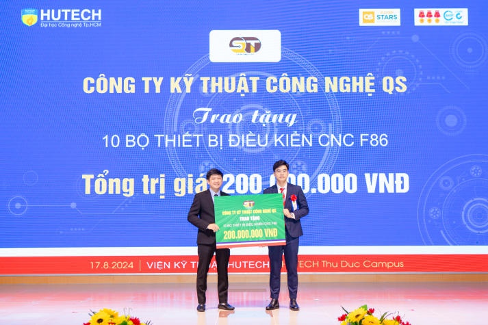 [Video] Sinh viên “khoe” hơn 200 đồ án tốt nghiệp ấn tượng trước doanh nghiệp tại HUTECH TECHSHOW 2024 210