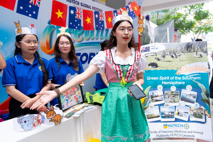 [Video] Sinh viên HUTECH “chạm” vào đa sắc văn hóa tại HUTECH Global Festival 2025 62