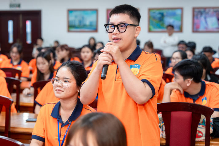 [Video] Tổng Lãnh sự quán Trung Quốc trao học bổng, tiếp thêm động lực cho sinh viên Khoa Trung Quốc học 76