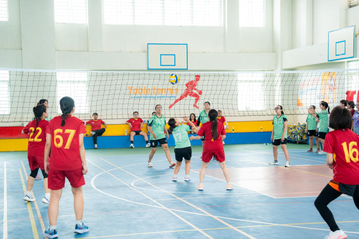 [Hội thao CB-GV-NV HUTECH 2025]: TT.TVTS-TT.TrT-TT.Mar-PTTH, P.ĐT-P.KT-TT.DHS bảo vệ thành công ngôi vương Bóng chuyền nam, nữ 111