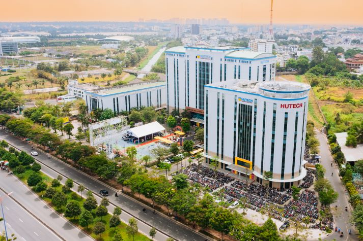 [HUTECH 31 năm] Bền bỉ nâng chuẩn chất lượng, vững vàng trên bảng xếp hạng quốc tế 10