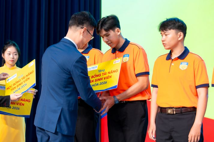 HUTECH khai giảng năm học 2026-2027, đồng hành cùng sinh viên kiến tạo những giá trị bền vững 52