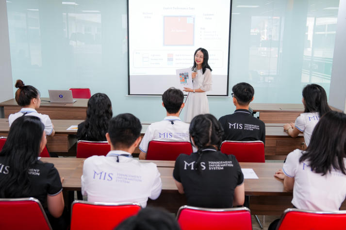 [Hướng nghiệp 2026] Khi mọi doanh nghiệp đều cần dữ liệu, Hệ thống thông tin quản lý trở thành ngành của tương lai 23