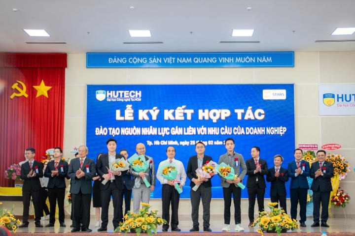 66 Businesses "Landed" HUTECH Career Day 2023 Bringing  More Than 4,800 jobs To Students 116