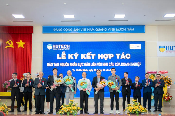 66 doanh nghiệp “đổ bộ” HUTECH Career Day 2023 mang đến hơn 4.800 đầu việc cho sinh viên 128