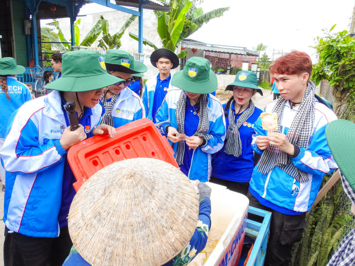 Mùa hè xanh HUTECH 2025: Bước chân tình nguyện, lan tỏa niềm tin 163