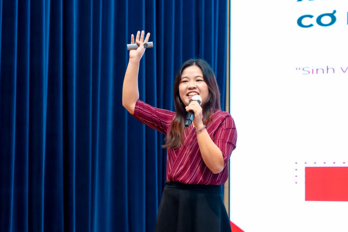 [Video] Gen Z HUTECH “bắt trend” kinh doanh số cùng loạt chuyên gia 40