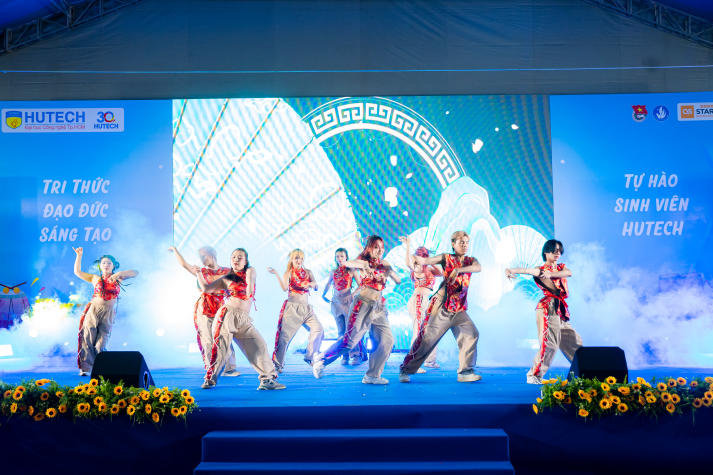 Đêm giao lưu văn nghệ HUTECH: Rực rỡ sắc màu truyền thống, thăng hoa giai điệu tuổi trẻ 69