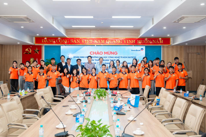7 phòng nghiệp vụ VietinBank mở rộng góc nhìn nghề ngân hàng cho sinh viên Tài chính - Thương mại 73