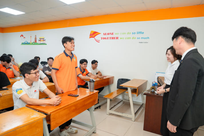 Sinh viên Công nghệ kỹ thuật ô tô VJIT tìm hiểu cơ hội nghề nghiệp tại Nhật Bản cùng Toyota Nankai’S 73