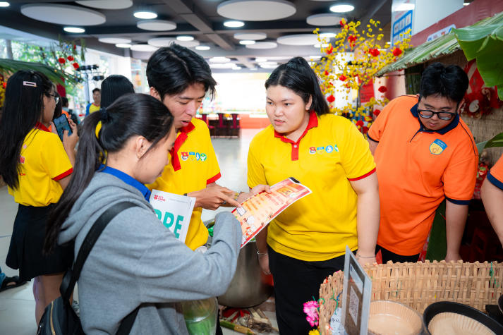 [Video] HUTECH Chào Xuân 2026: “Bật mood” Tết Việt giữa khuôn viên trường 288
