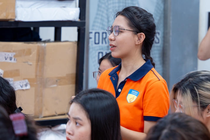 Sinh viên ngành Thương mại điện tử tìm hiểu thị trường thực tiễn tại Công ty AKUBA 73