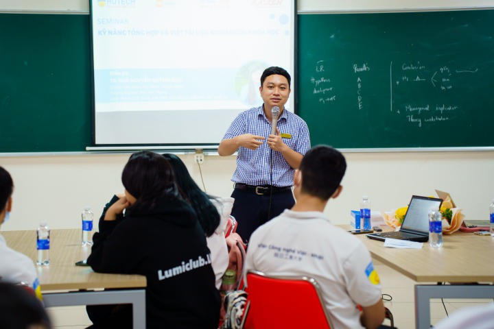 Viện Công nghệ Việt Nhật tổ chức buổi Seminar "Kỹ năng tổng hợp và viết tài liệu nghiên cứu khoa học" 27