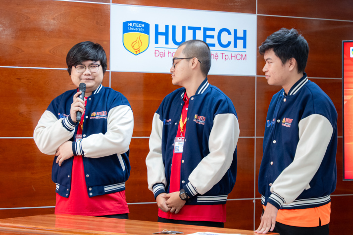 [Video] Sinh viên Viện Đào tạo Quốc tế bứt phá bản lĩnh tiếng Anh tại iHUTECH English Arena 43