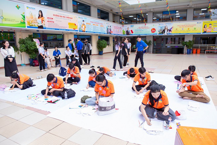 Sinh viên Khoa Marketing - Kinh doanh quốc tế thiết kế túi Tote tôn vinh nét đẹp người phụ nữ 32