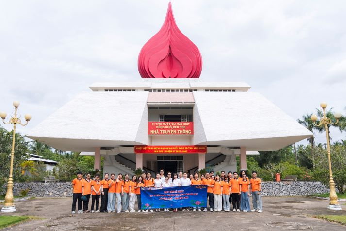 Chi bộ 17 mang “Trung thu cho em” ấm áp đến với thiếu nhi ở tỉnh Vĩnh Long 138