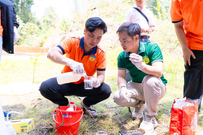 Sinh viên Quản lý tài nguyên và môi trường trải nghiệm quan trắc thực địa tại Khu Bảo tồn Đồng Nai 53
