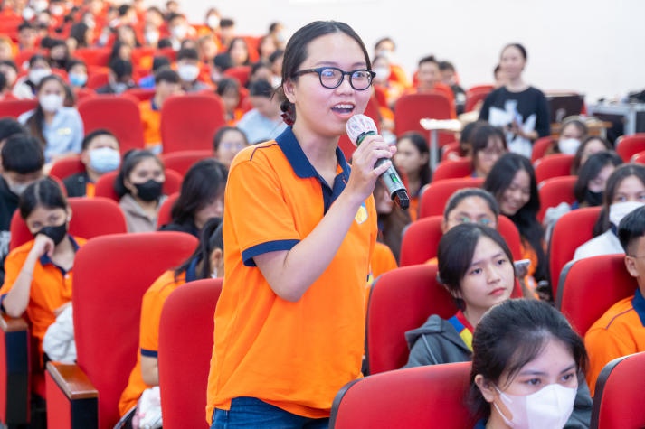 経営学部の学生向けにブランドシンボルに関する知識を養う HUTECH 99