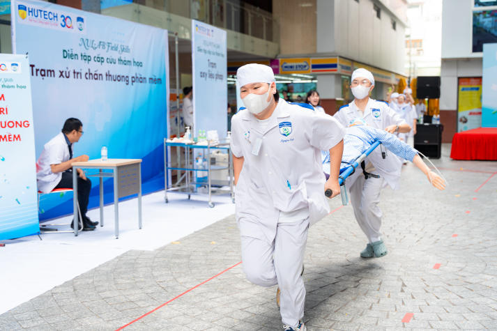 [Video] Sinh viên Khoa Điều dưỡng và Xét nghiệm rèn kỹ năng qua các hoạt động thực chiến 95