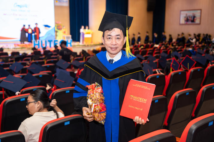 Các tân khoa HUTECH và hành trình học tập không ngừng nghỉ 52