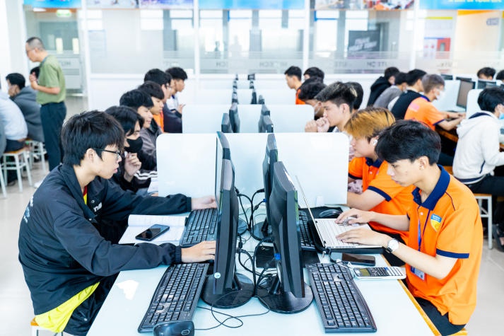 Khoa Công nghệ thông tin HUTECH tổng kết phong trào sinh viên và phát động phong trào năm học 2023-2024 171