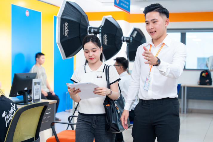 [Video] HUTECH trong mắt tân sinh viên và phụ huynh ngày nhập học 40
