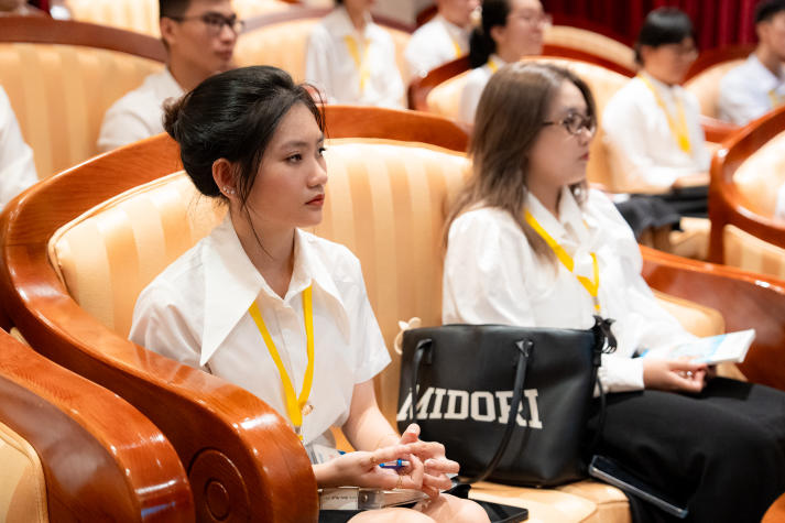 Sinh viên Khoa Tiếng Anh khám phá giá trị tiếng Anh trong lĩnh vực dịch vụ tại Vietravel 25