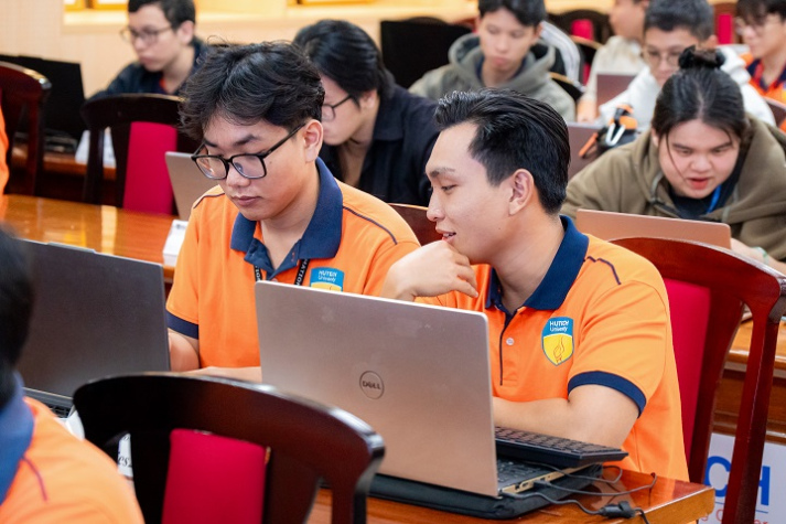 Sôi nổi Procon HUTECH 2025: Khi sinh viên IT bước vào cuộc đua lập trình 22